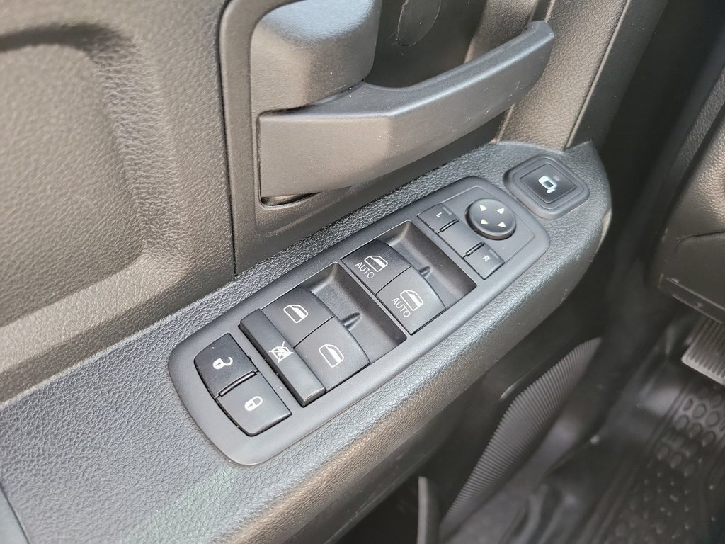 Used 2024 RAM 2500 Tradesman w/ Chrome Appearance Group AWD/4WD image 31