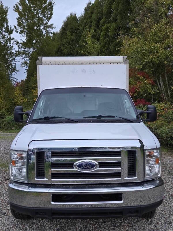 Used 2015 Ford E-350 and Econoline 350 Super Duty w/ Power Windows & Locks Group RWD image 6