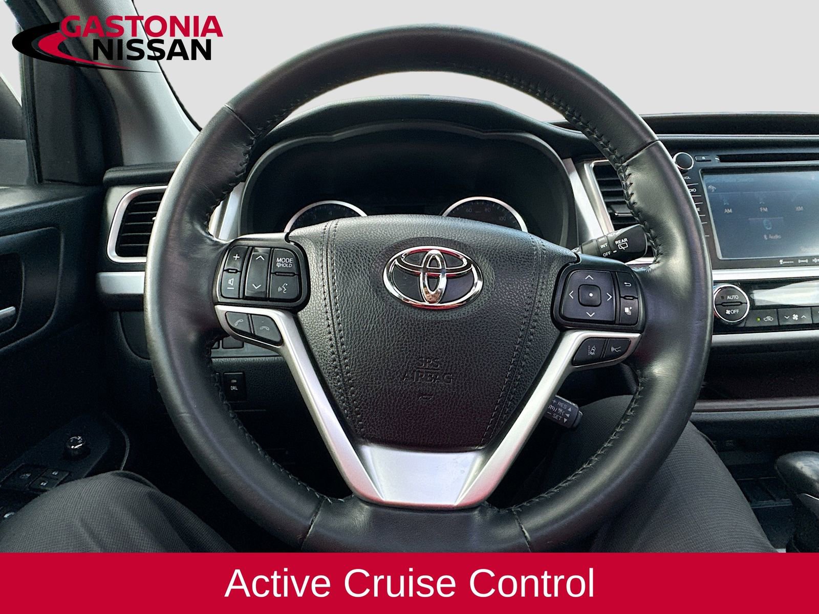 Used 2019 Toyota Highlander XLE FWD image 14