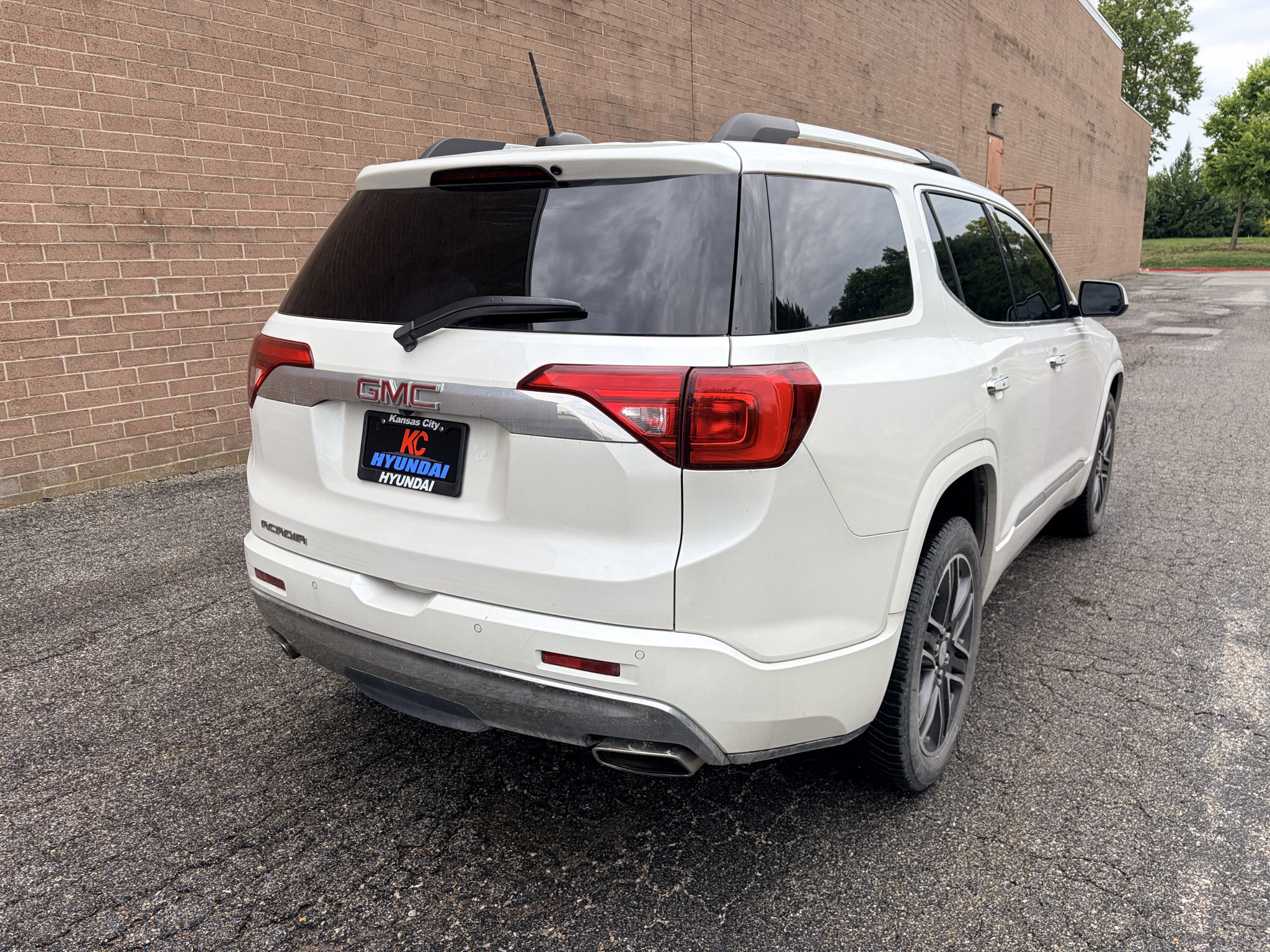 Used 2017 GMC Acadia Denali FWD image 5