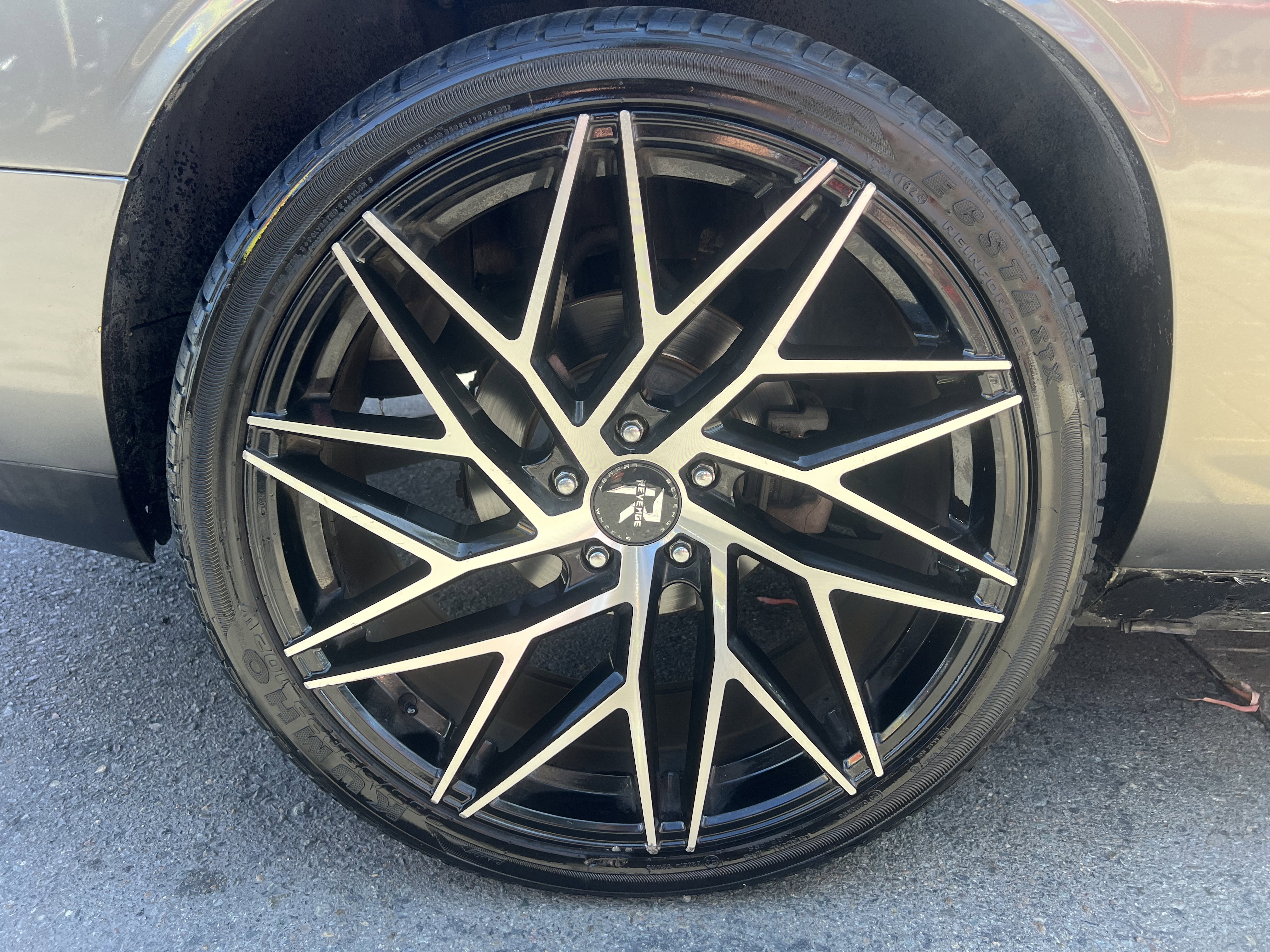 Used 2011 Dodge Challenger R/T RWD image 9