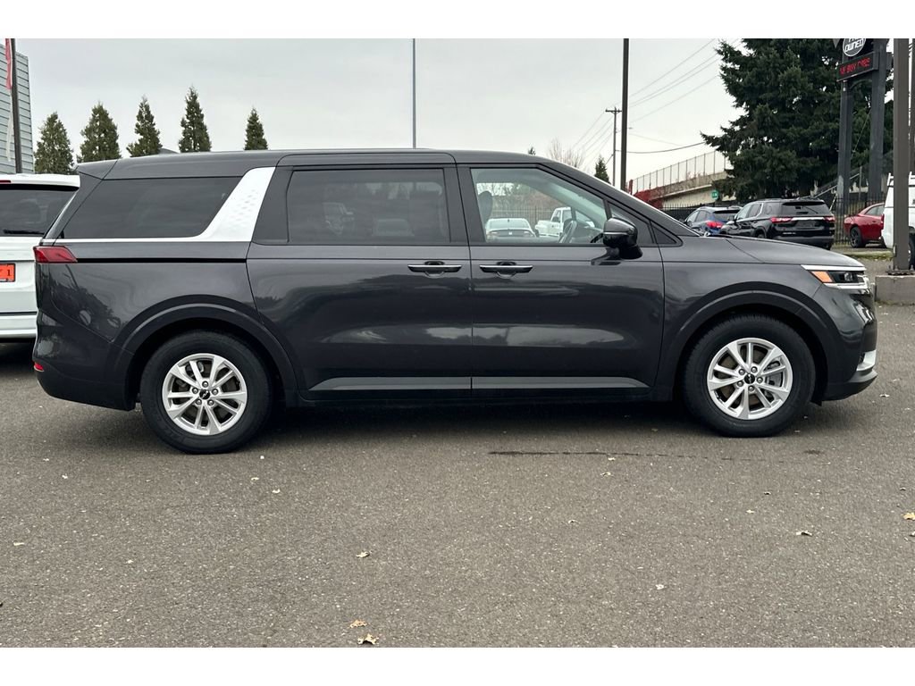 Used 2024 Kia Carnival LX image 3