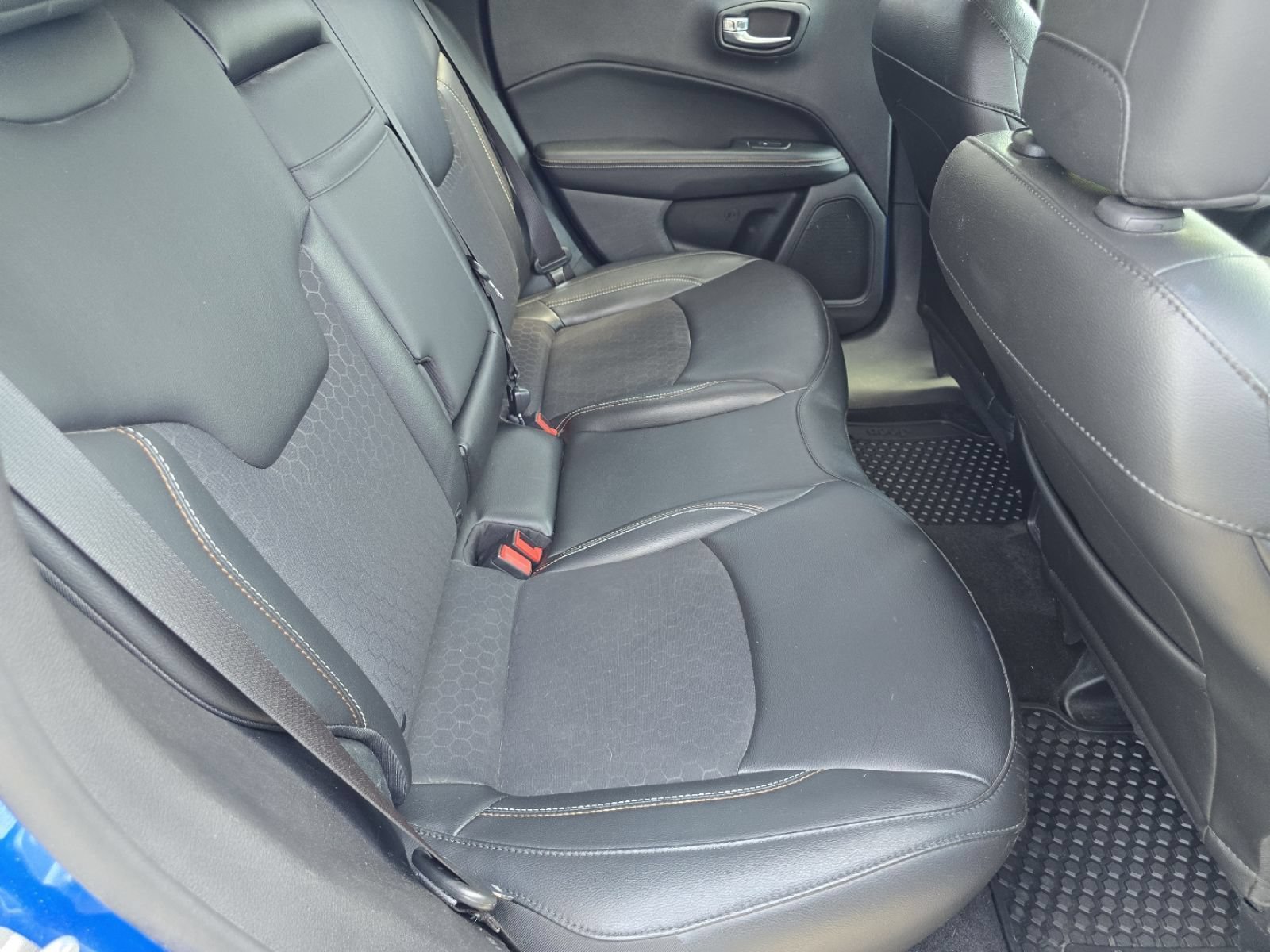 Used 2020 Jeep Compass Latitude w/ Cold Weather Group AWD/4WD image 19