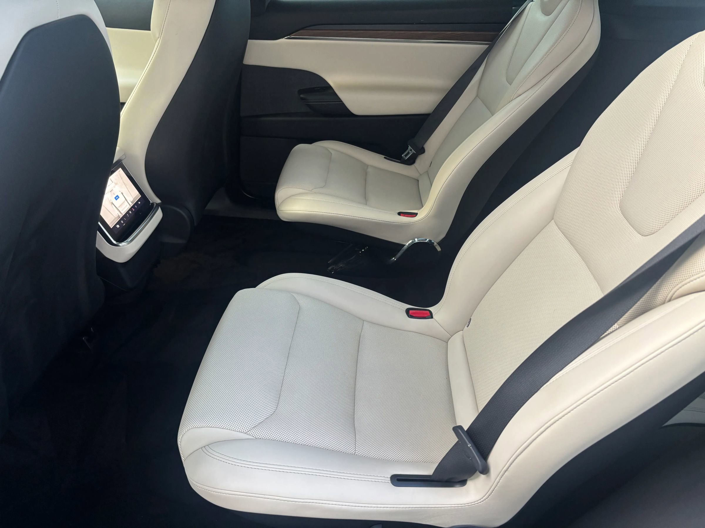 Used 2022 Tesla Model X image 14