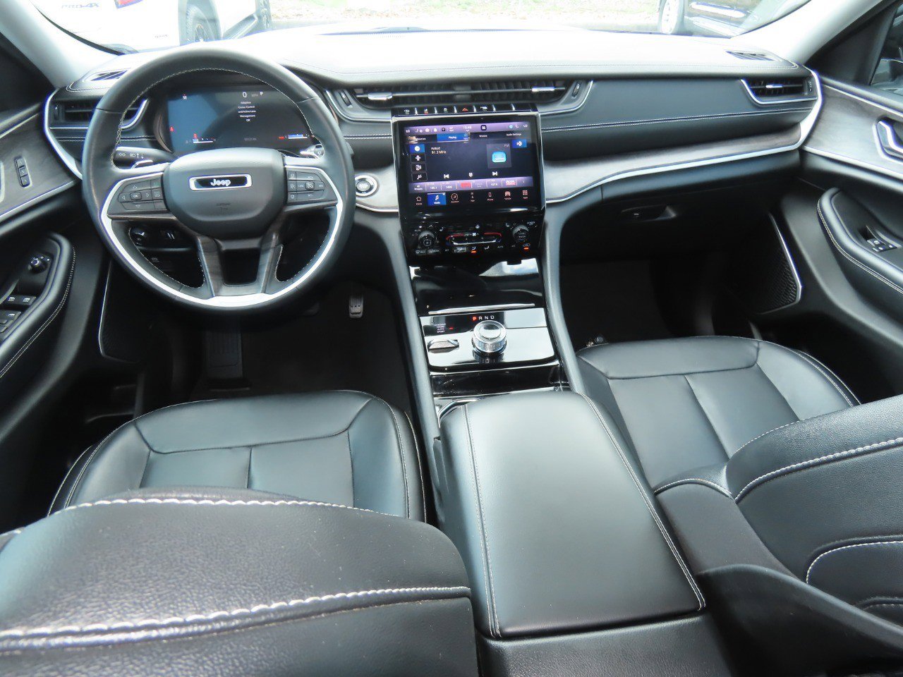 Used 2022 Jeep Grand Cherokee L Limited AWD/4WD image 25