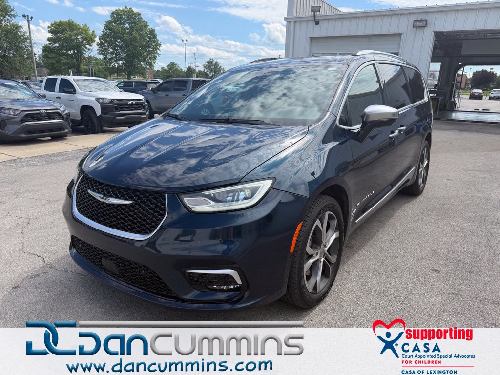 Used 2023 Chrysler Pacifica Pinnacle AWD/4WD image 1