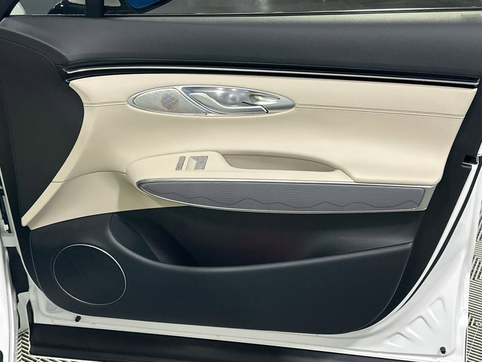 Used 2024 Genesis GV70 2.5T w/ Advanced Package image 39