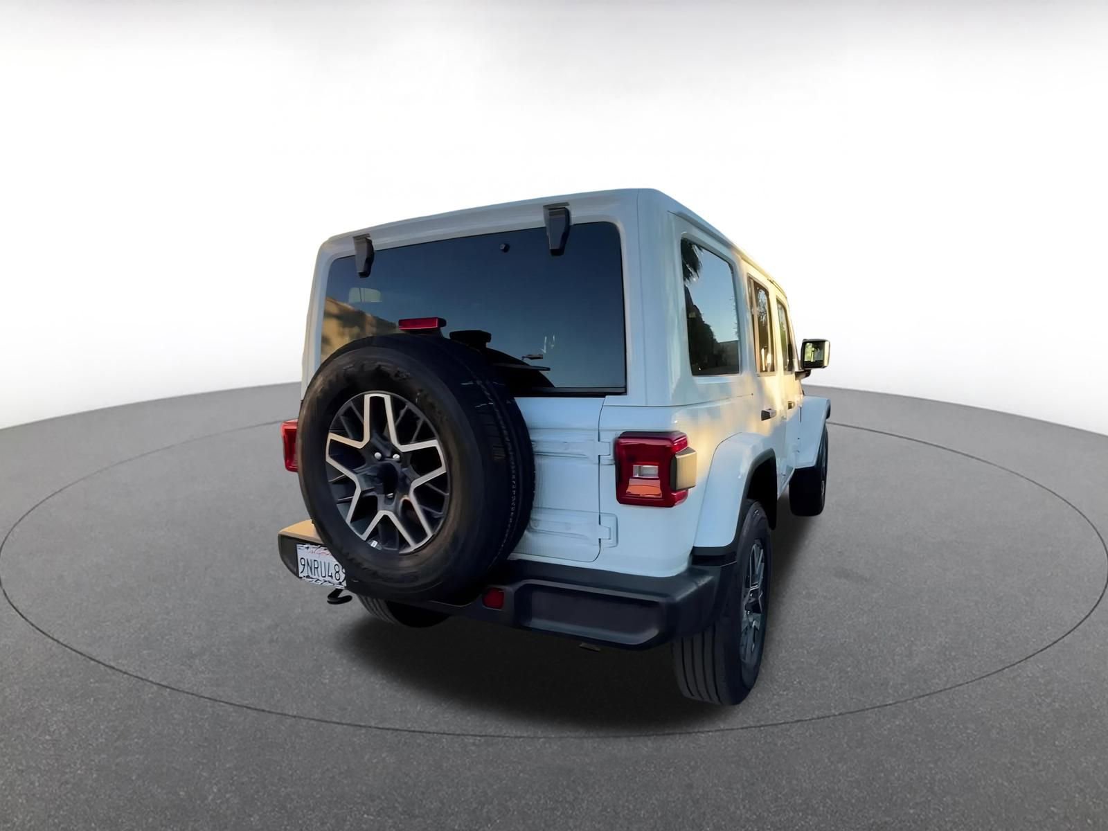 Used 2025 Jeep Wrangler Sahara image 14