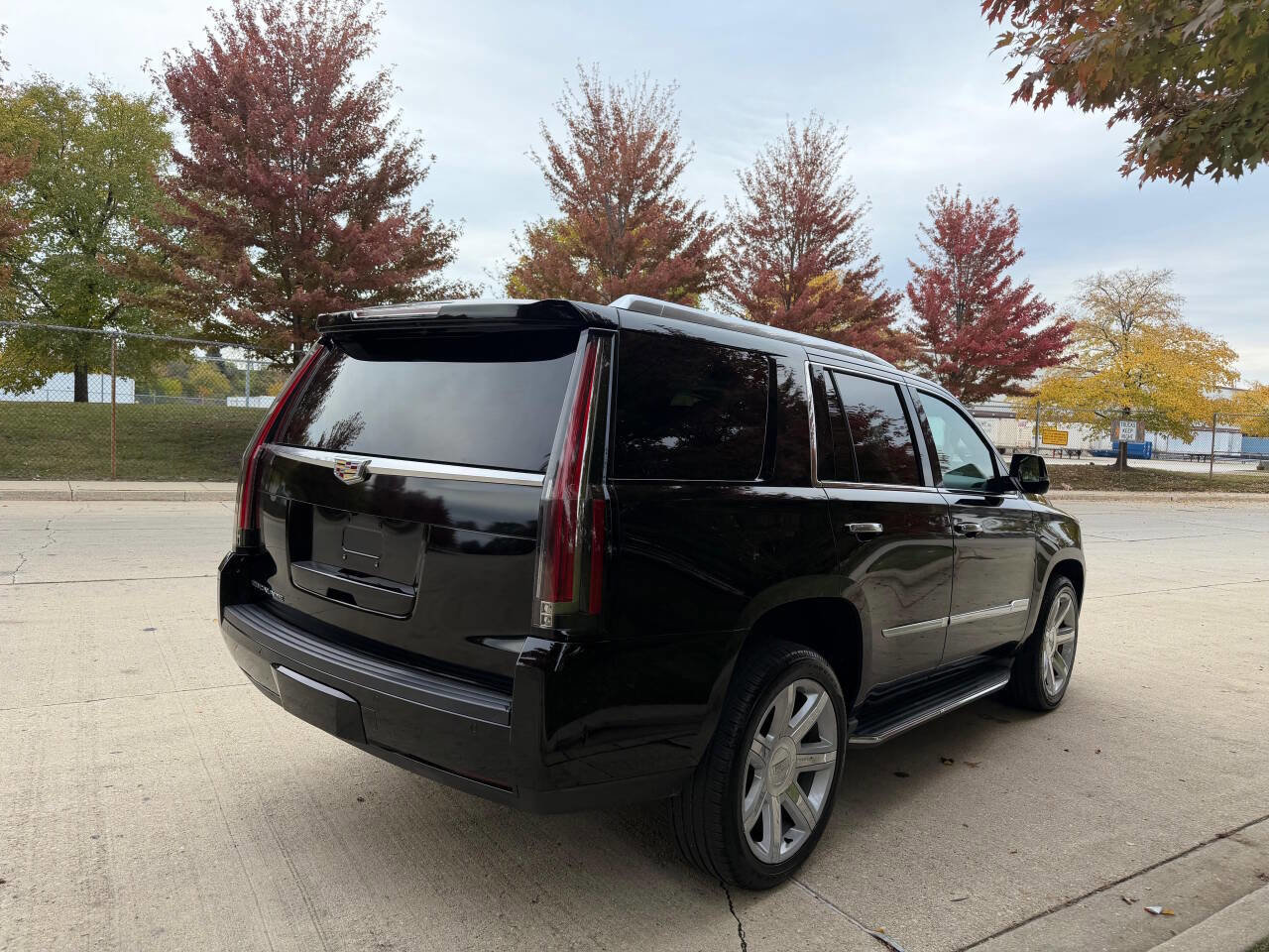 Used 2015 Cadillac Escalade Luxury image 33