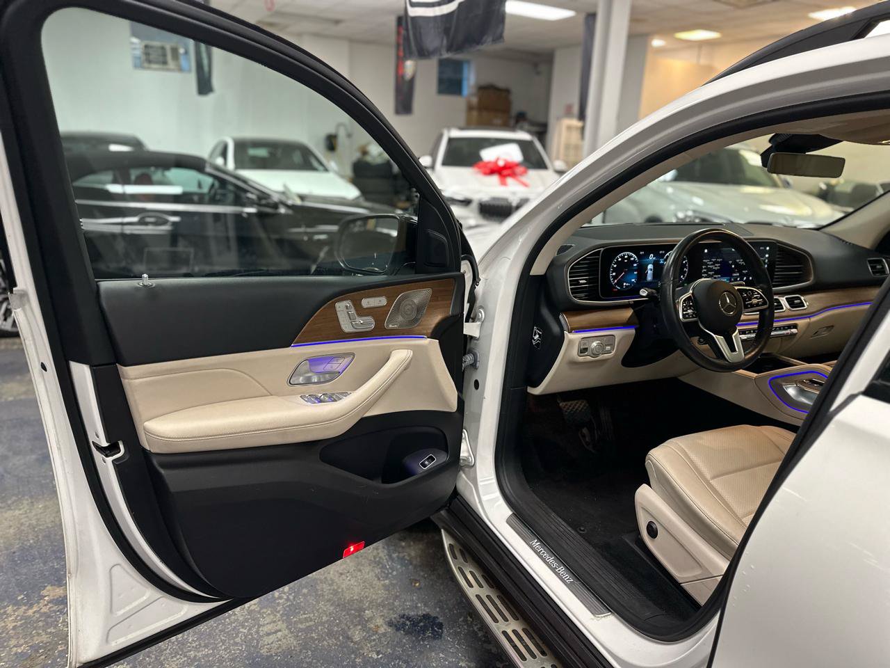 Used 2022 Mercedes-Benz GLE 350 4MATIC w/ Premium Package image 11