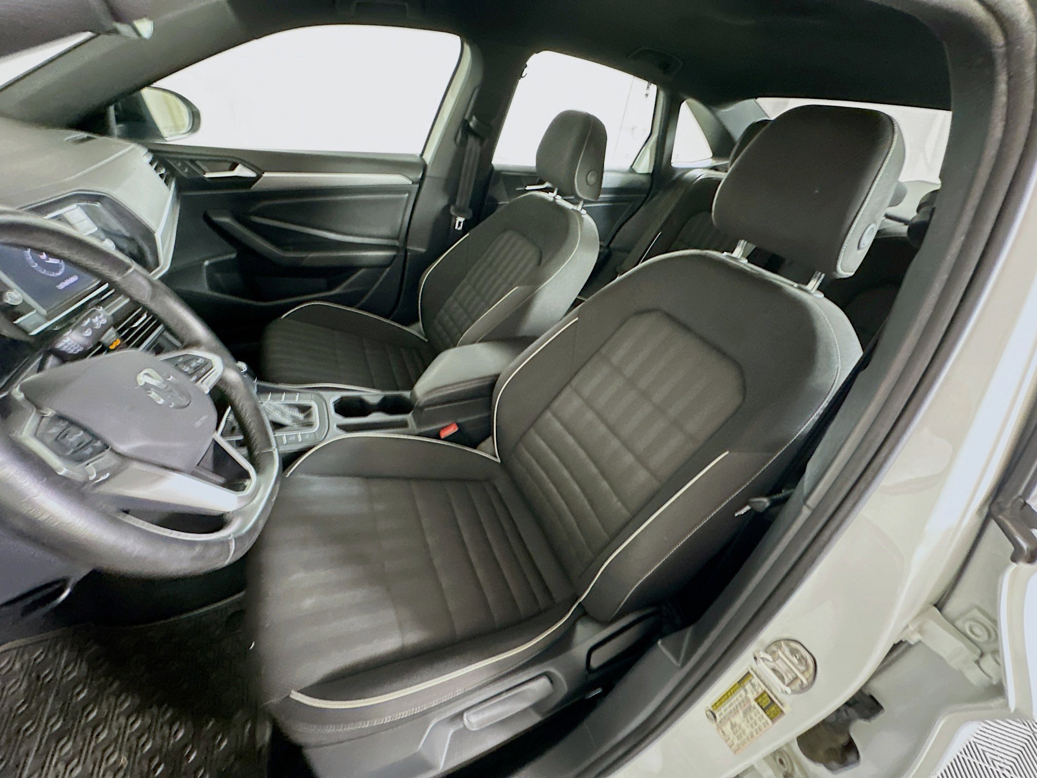 Used 2024 Volkswagen Jetta Sport image 13