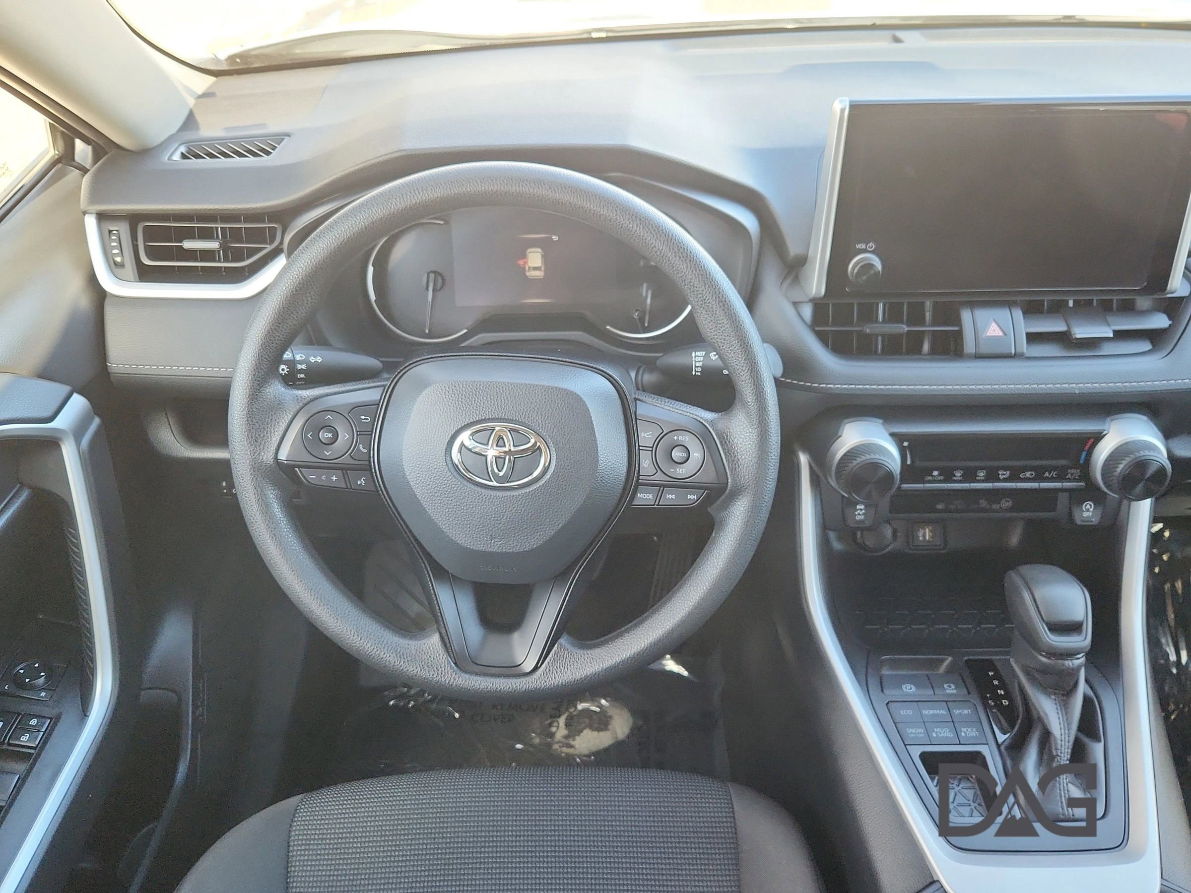 Used 2024 Toyota RAV4 LE image 17