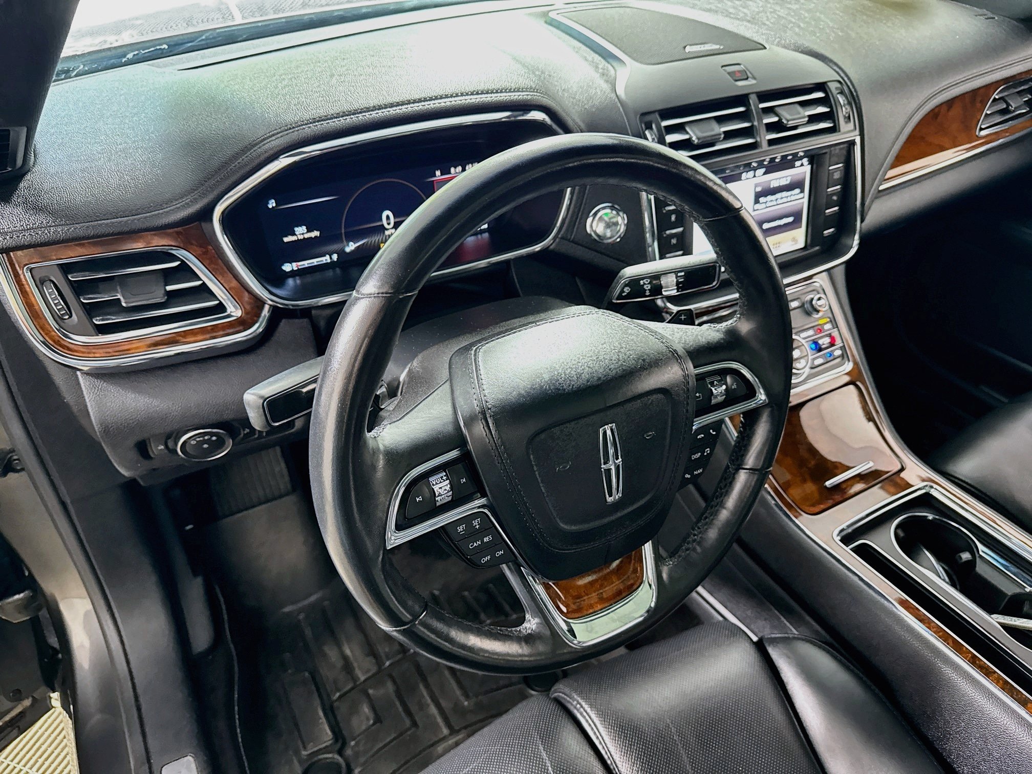 Used 2017 Lincoln Continental Reserve w/ Climate Package AWD/4WD image 24