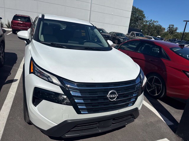 Used 2025 Nissan Rogue SV AWD/4WD image 2