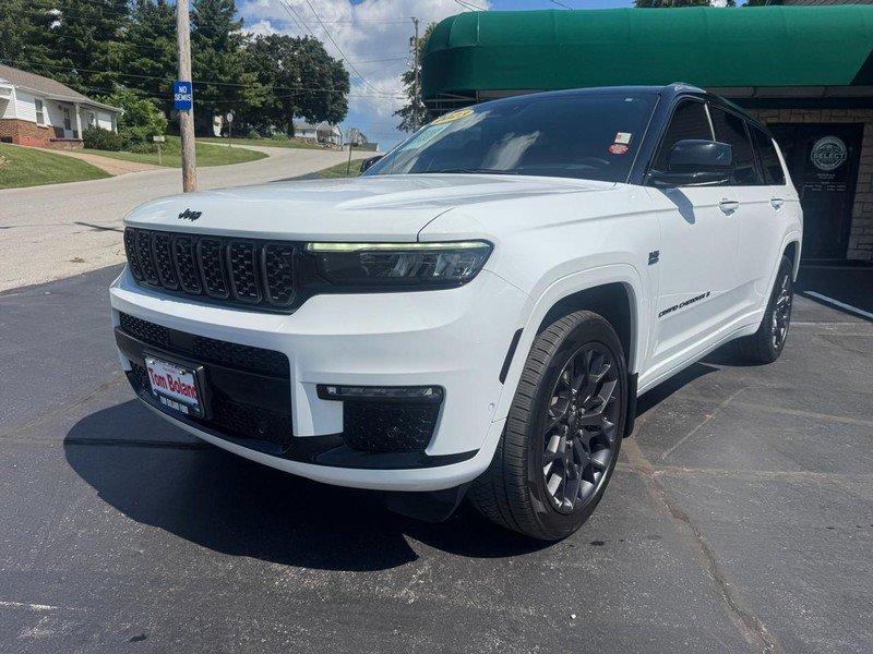 Used 2023 Jeep Grand Cherokee L Summit AWD/4WD image 3