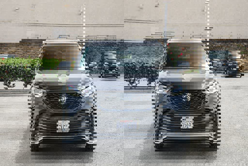 Used 2023 Toyota Highlander XSE video 2