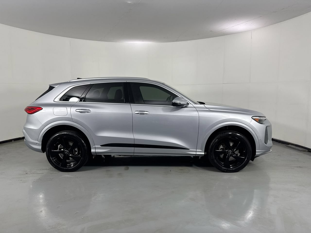 Used 2025 Audi Q5 Premium Plus w/ Premium Plus AWD/4WD image 37