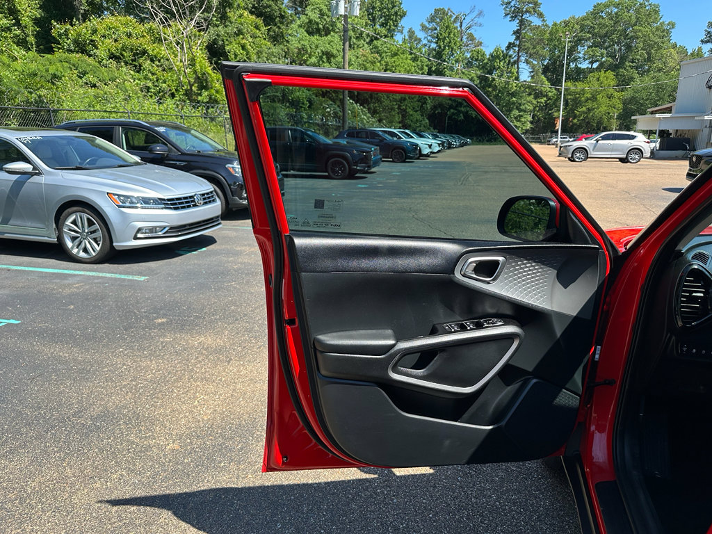 Used 2023 Kia Soul S FWD image 6