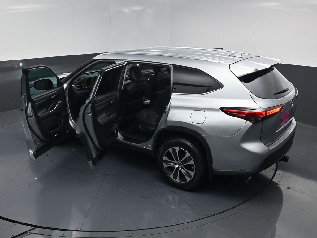 Used 2021 Toyota Highlander XLE image 24