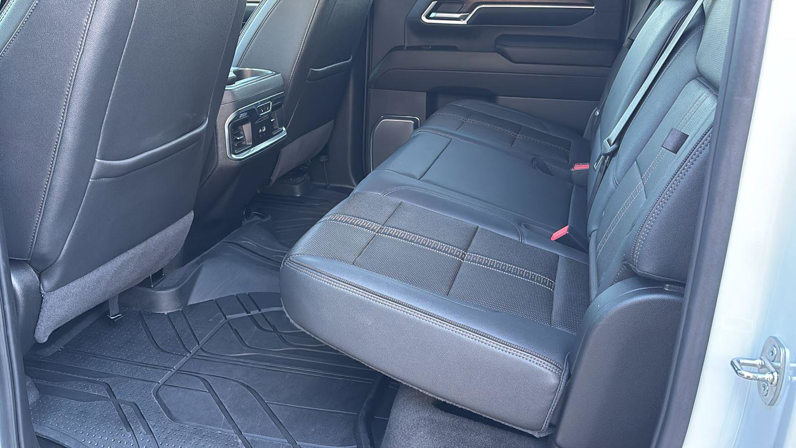 Used 2024 Chevrolet Silverado 2500 High Country w/ Technology Package image 17