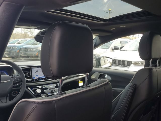 New 2026 Chrysler Pacifica Limited w/ S Appearance Package AWD/4WD image 12