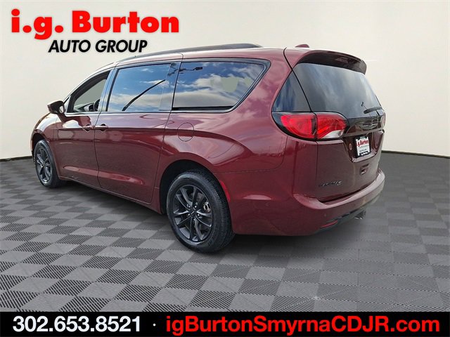 Used 2020 Chrysler Pacifica Touring-L image 4