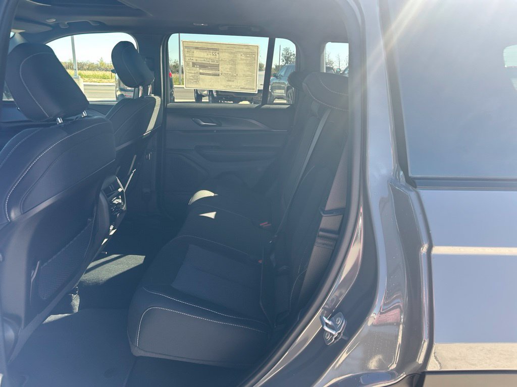 New 2027 Jeep Grand Cherokee Laredo X AWD/4WD image 11