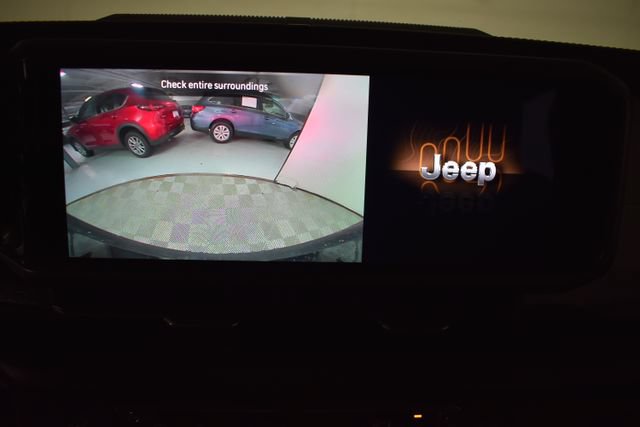 Used 2025 Jeep Wrangler Unlimited Sahara AWD/4WD image 23