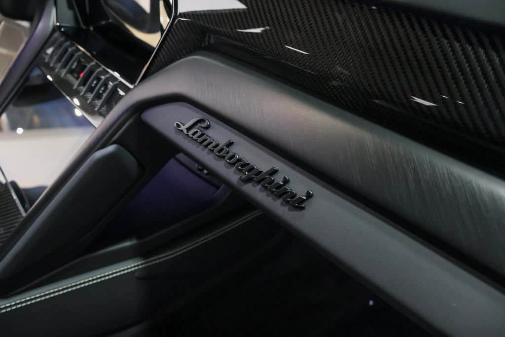 Used 2023 Lamborghini Urus S AWD/4WD image 40