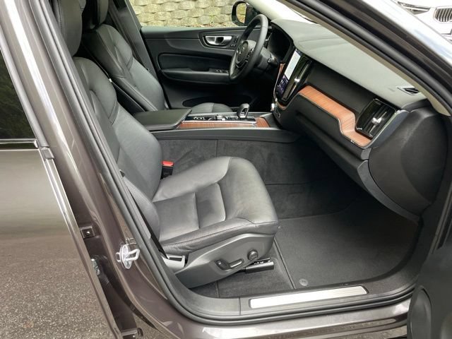 Certified 2023 Volvo XC60 B5 Plus AWD/4WD image 13