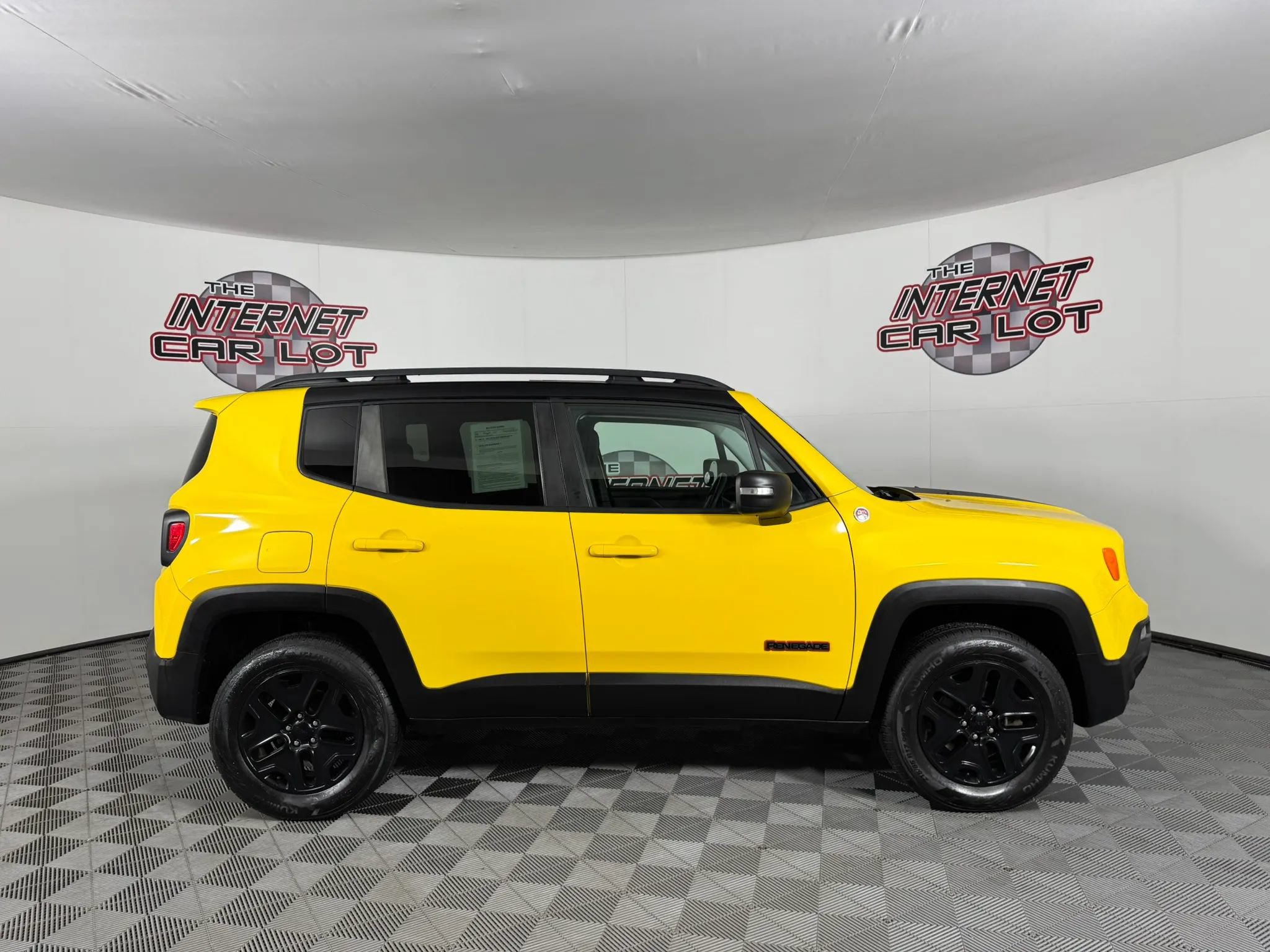 Used 2018 Jeep Renegade Trailhawk w/ UConnect 8.4 Nav Group AWD/4WD image 8