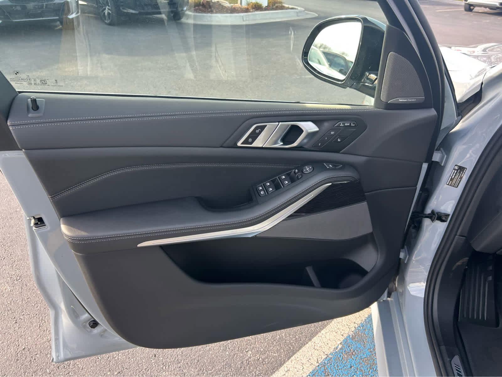 New 2026 BMW X7 xDrive40i w/ M Sport Package image 23