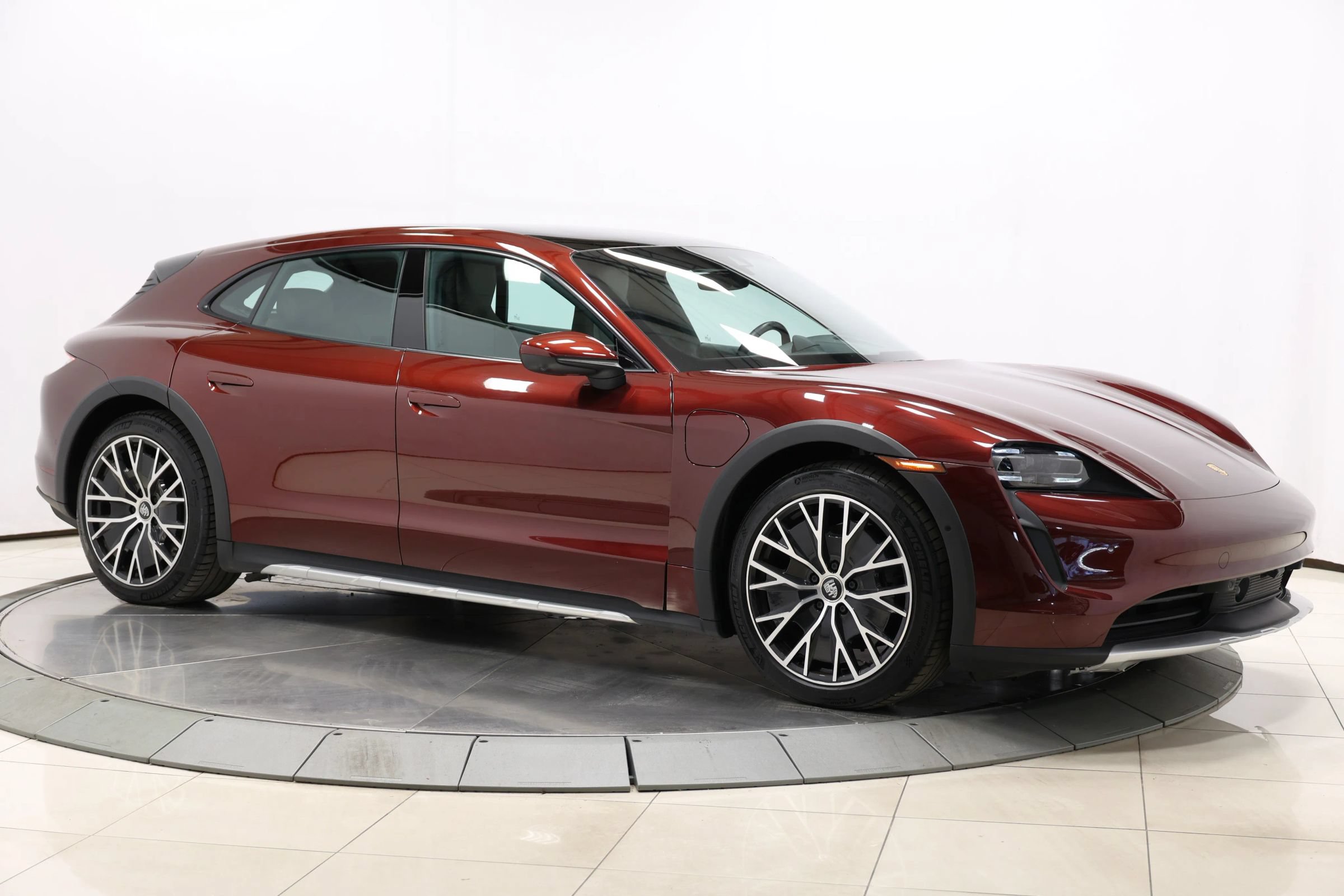 Used 2022 Porsche Taycan 4 Cross Turismo w/ Technology Package AWD/4WD image 90