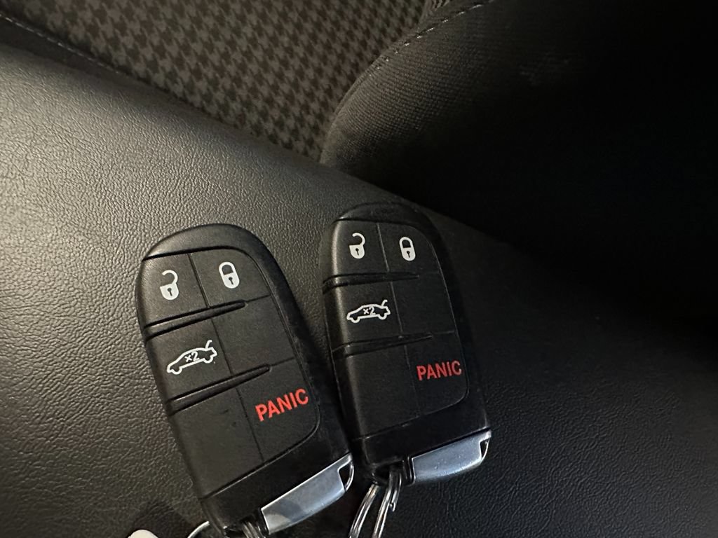 Used 2016 Dodge Challenger SXT RWD image 13