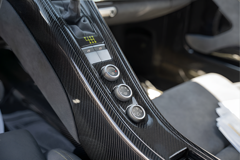 Used 2004 Porsche Carrera GT RWD image 27