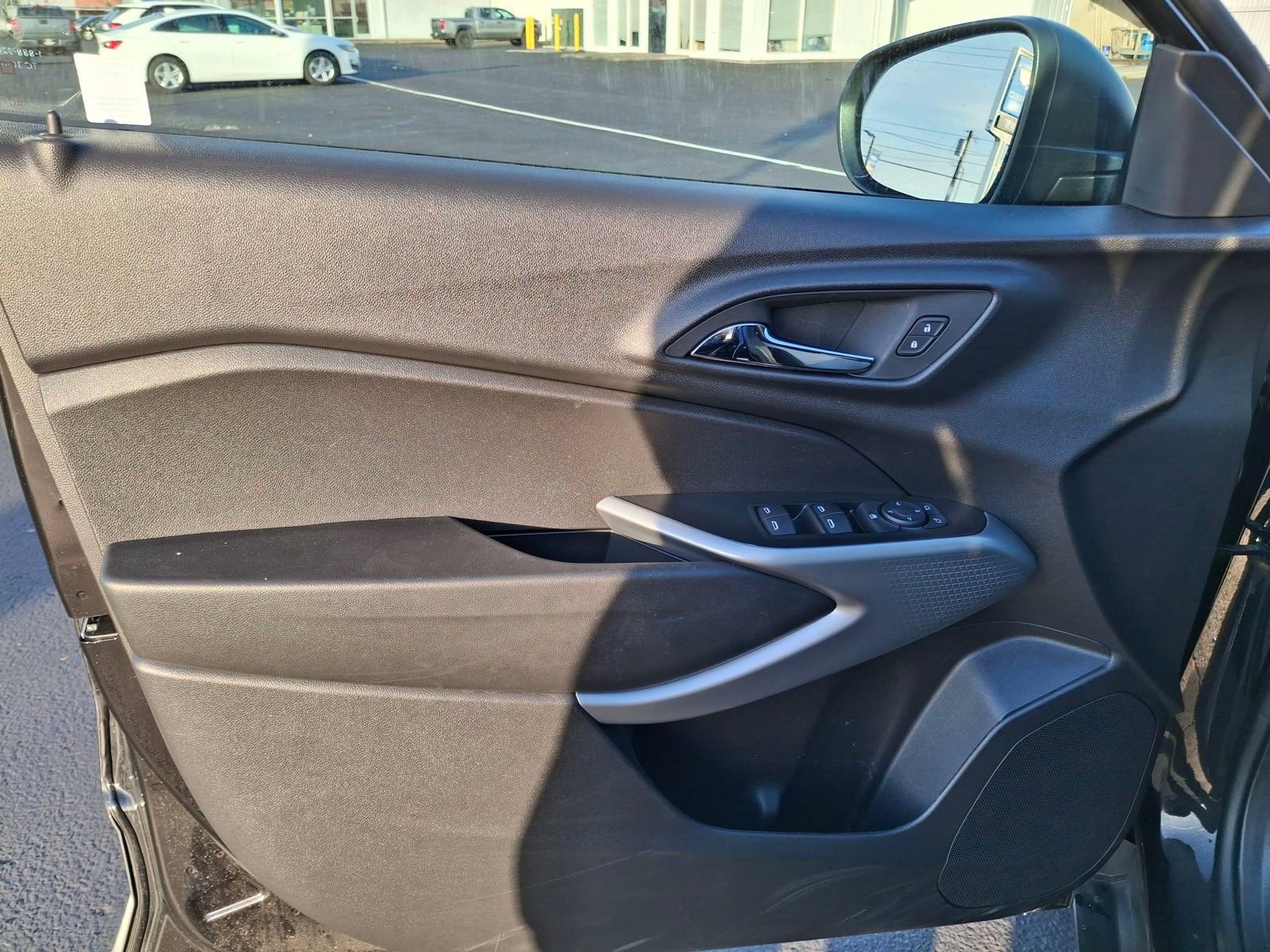 Certified 2025 Chevrolet Trax LS image 15