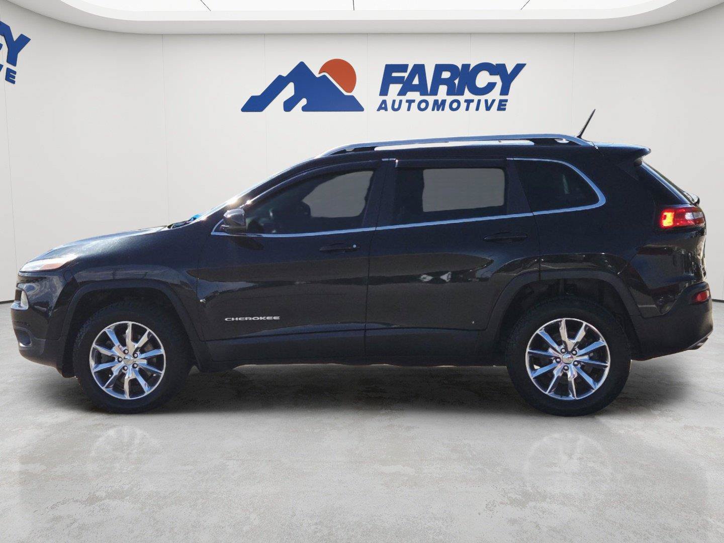 Used 2014 Jeep Cherokee Limited w/ Luxury Group AWD/4WD image 8