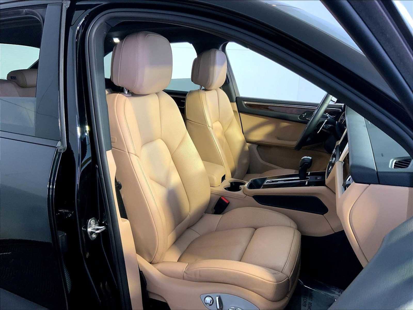 Certified 2023 Porsche Macan image 18