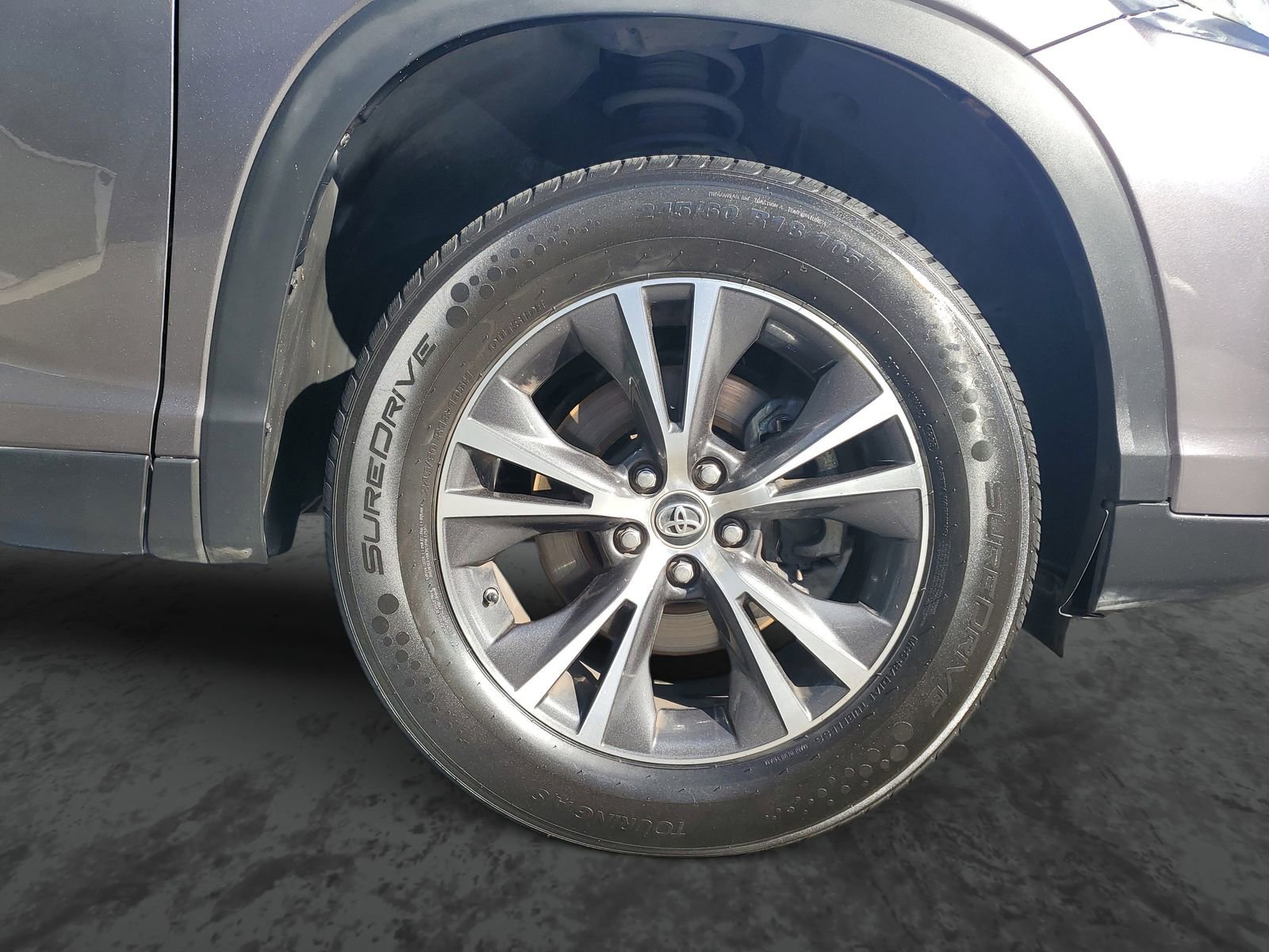 Used 2019 Toyota Highlander LE w/ Carpet Mat Package (TMS) image 6