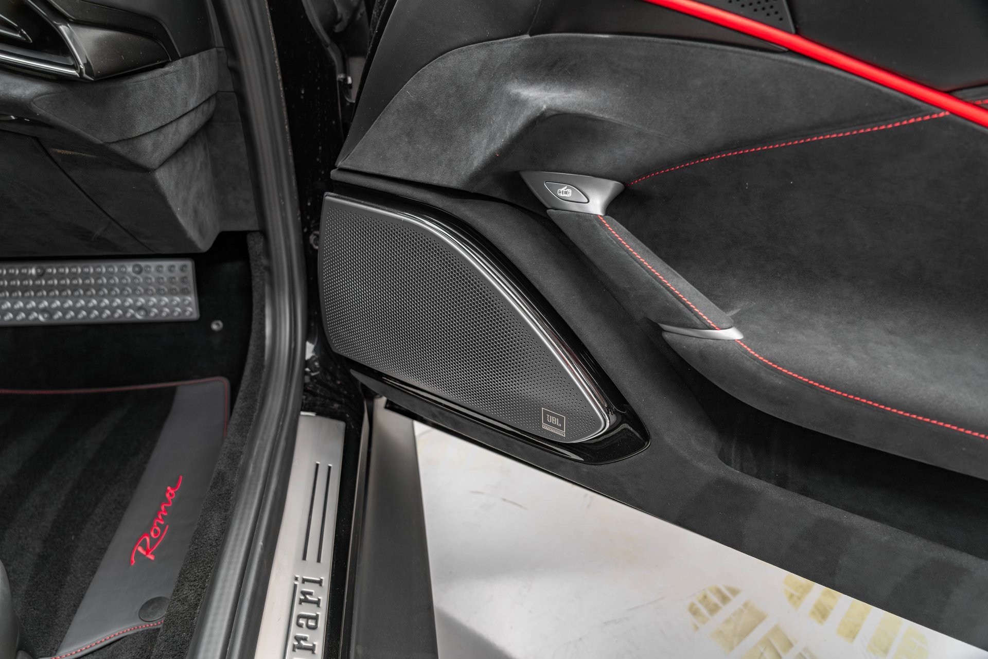 Certified 2024 Ferrari Roma Base image 39