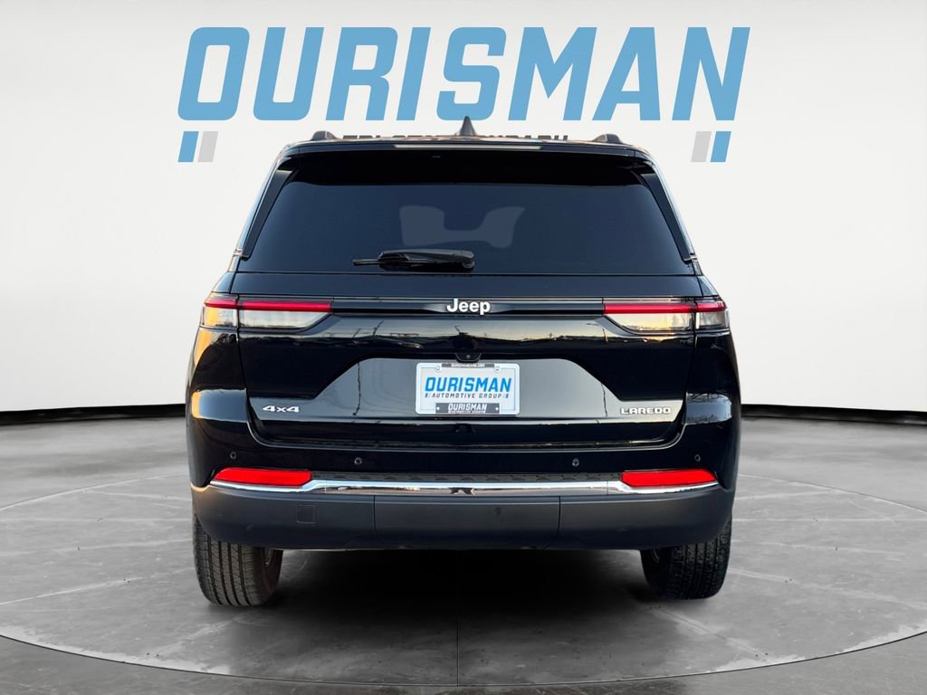 Used 2024 Jeep Grand Cherokee Laredo AWD/4WD image 5
