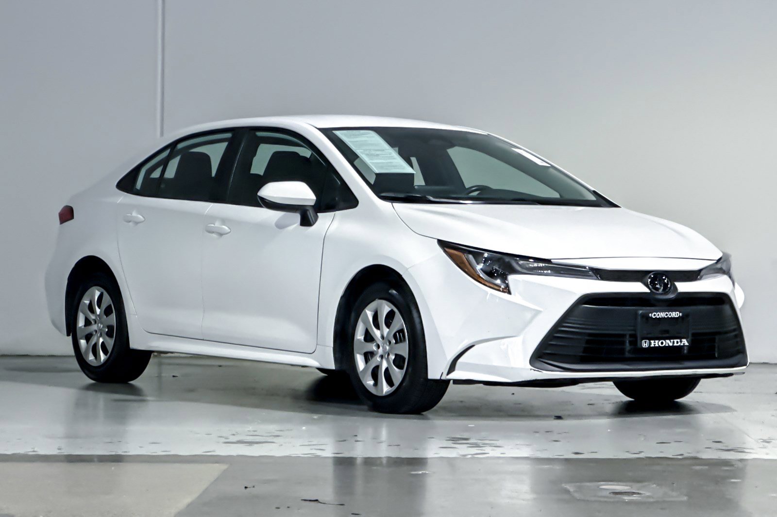 Used 2025 Toyota Corolla LE FWD image 6