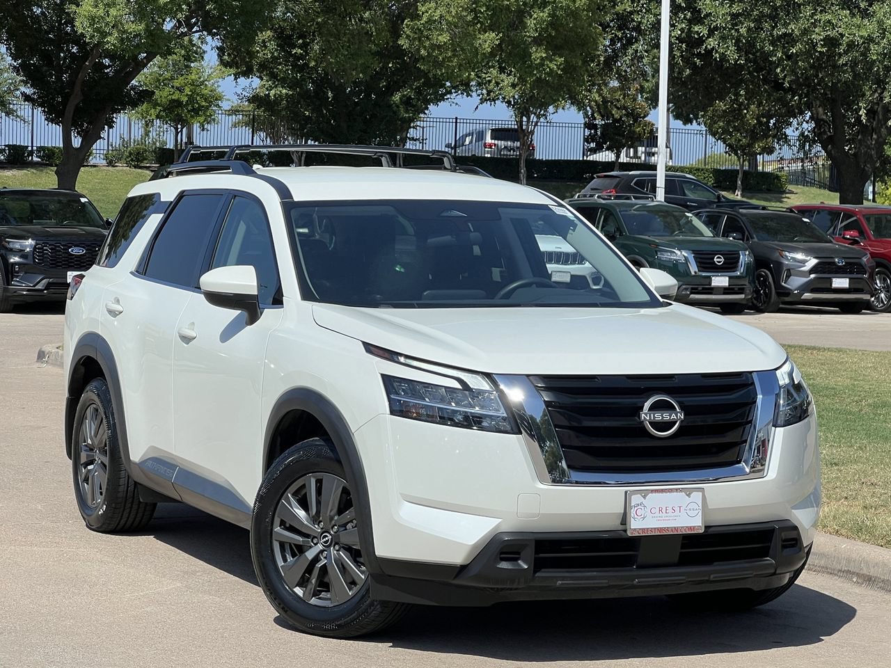 Used 2022 Nissan Pathfinder SV FWD image 2