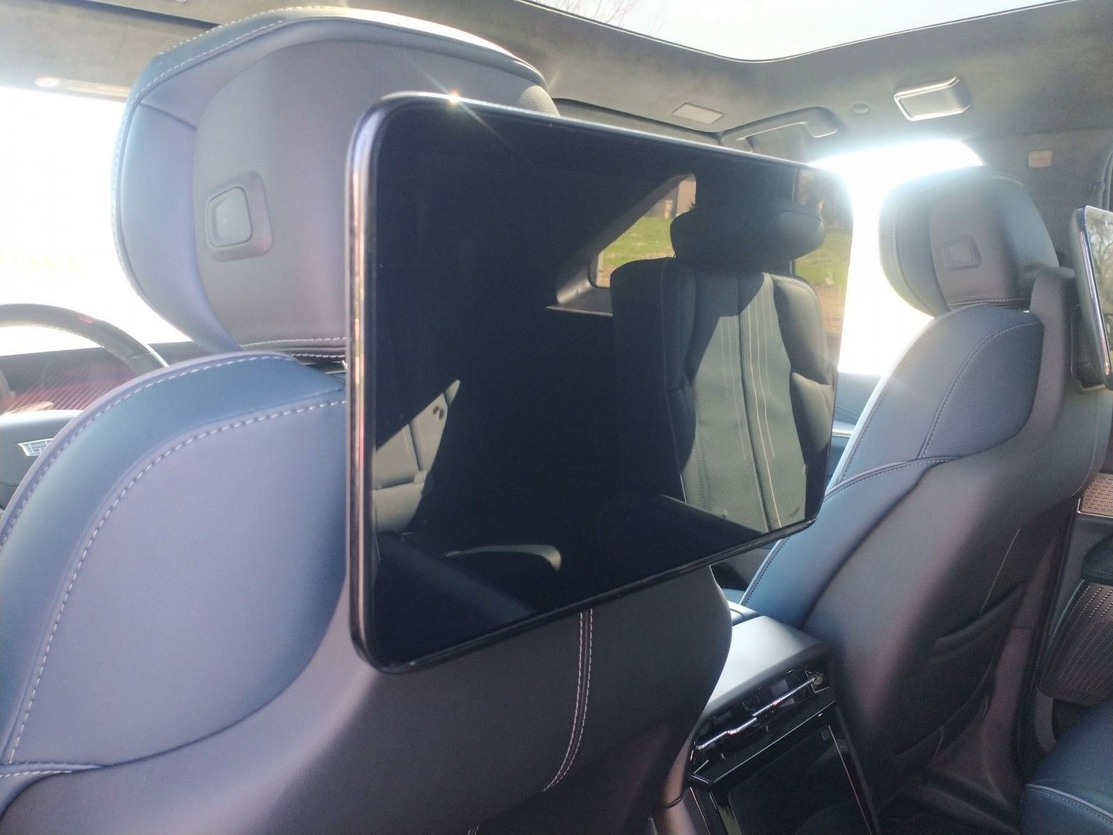 New 2025 Cadillac Escalade IQ Luxury 2 image 16