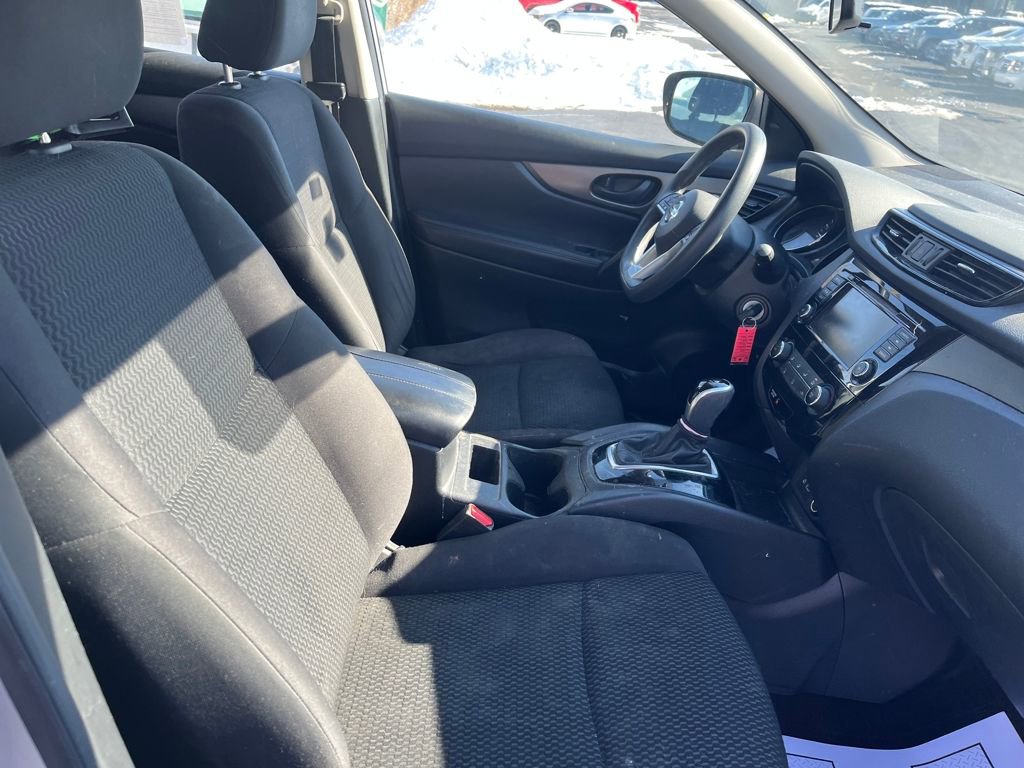 Used 2019 Nissan Rogue Sport S image 28