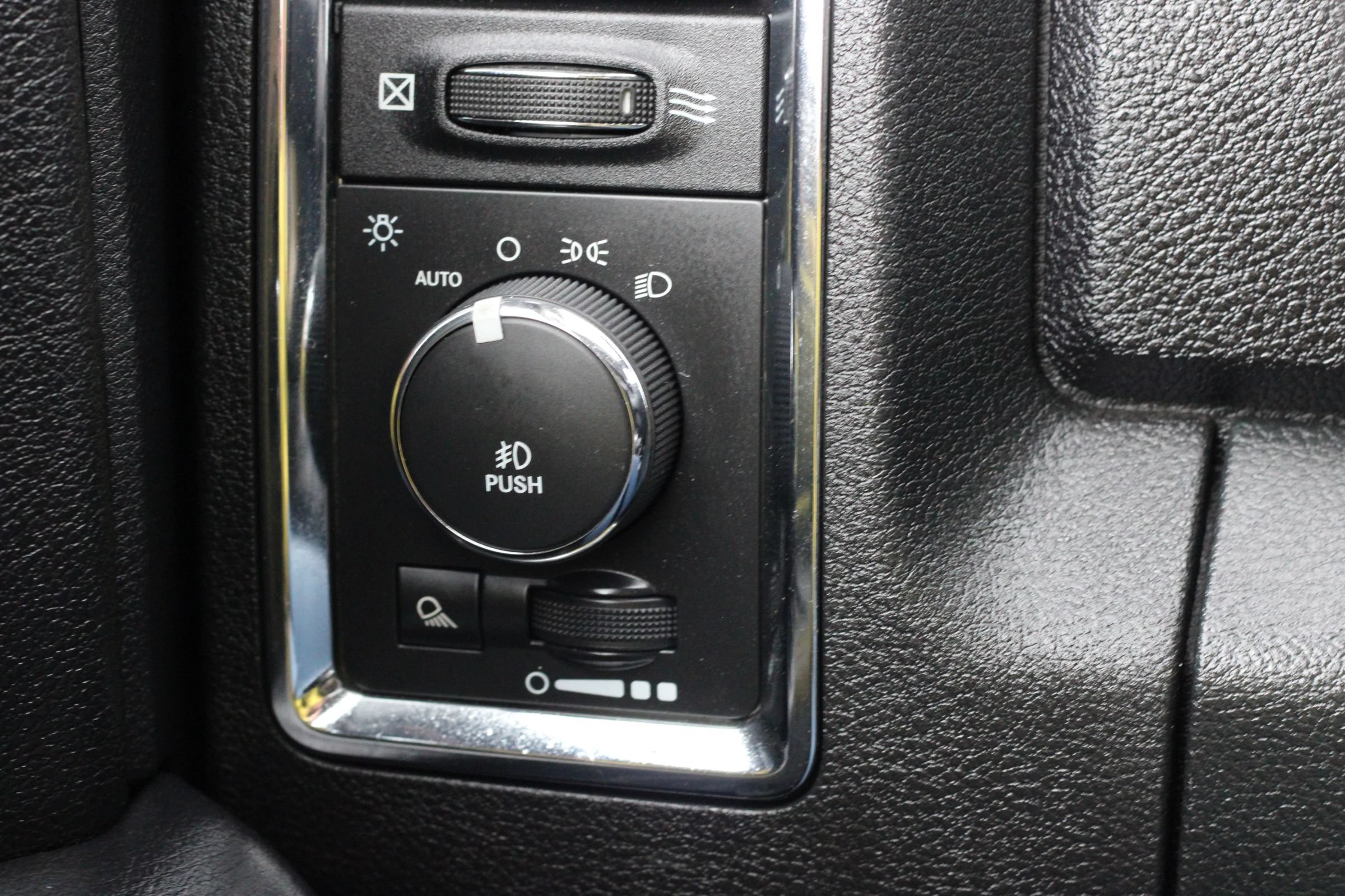 Used 2015 RAM 2500 Laramie AWD/4WD image 19