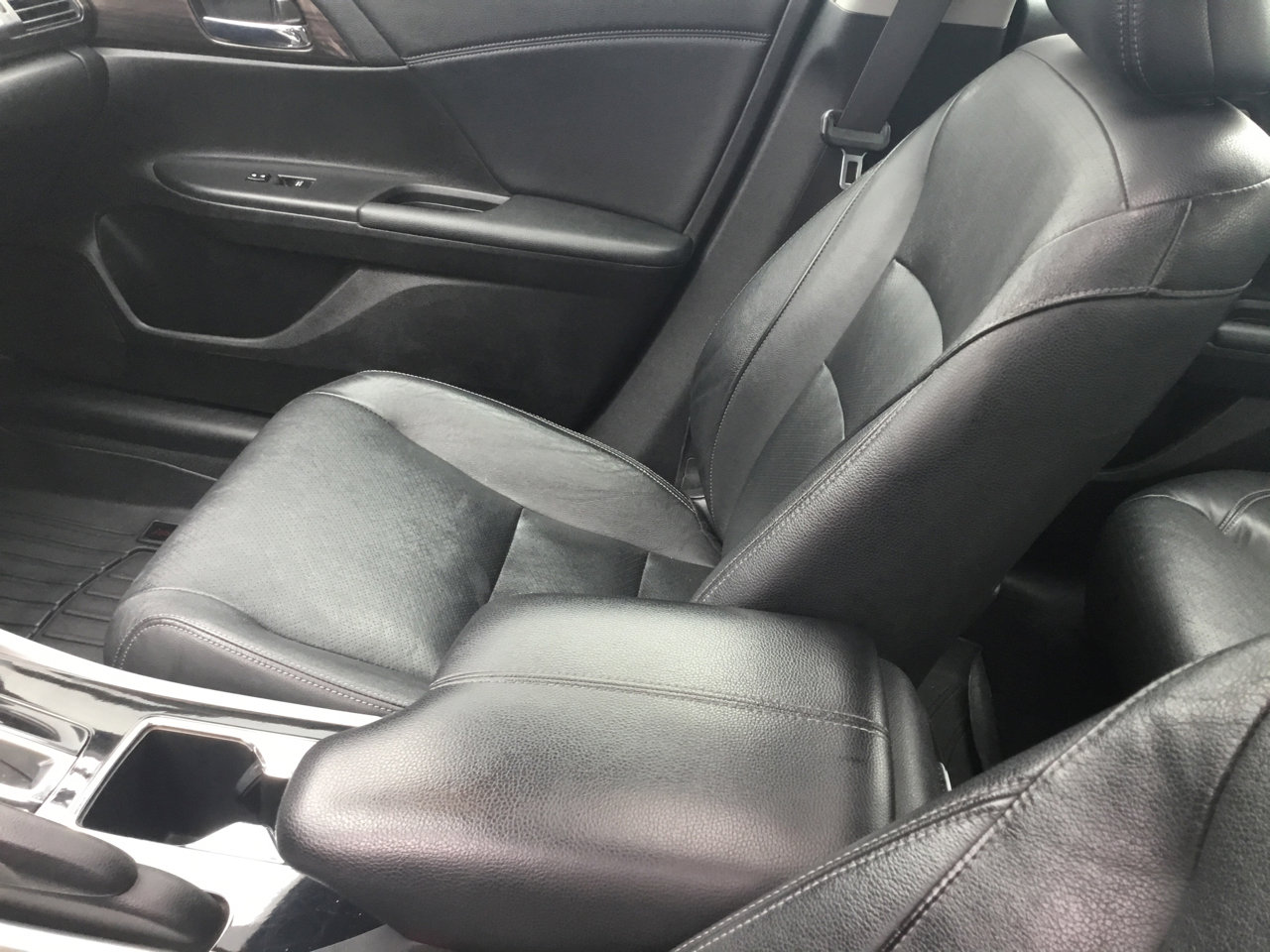 Used 2016 Honda Accord Touring image 16