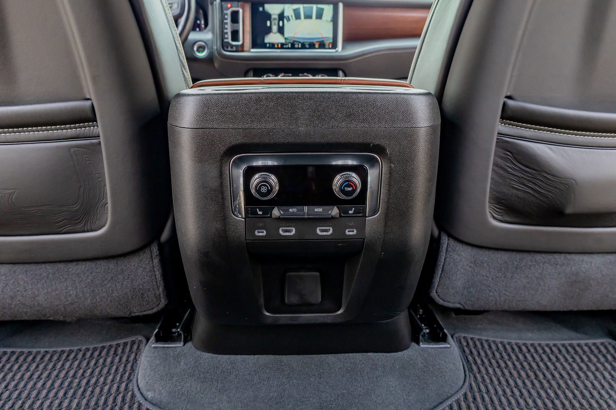 Used 2024 GMC Yukon Denali Ultimate AWD/4WD image 32