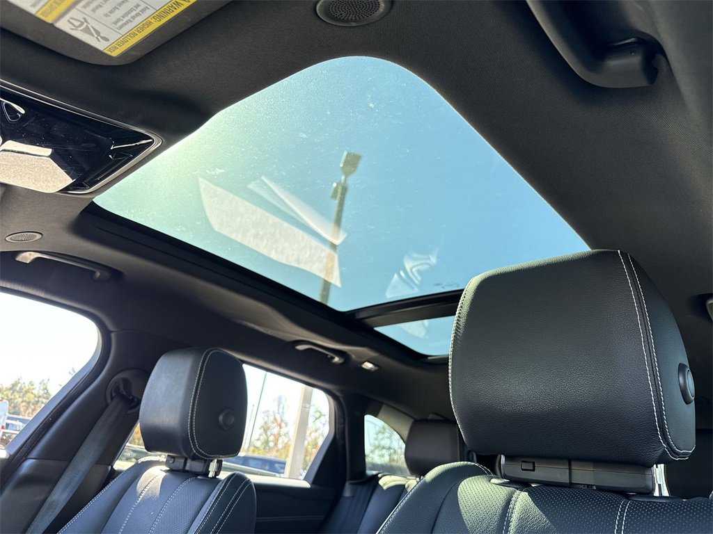 Used 2022 Land Rover Range Rover Velar R-Dynamic S image 14