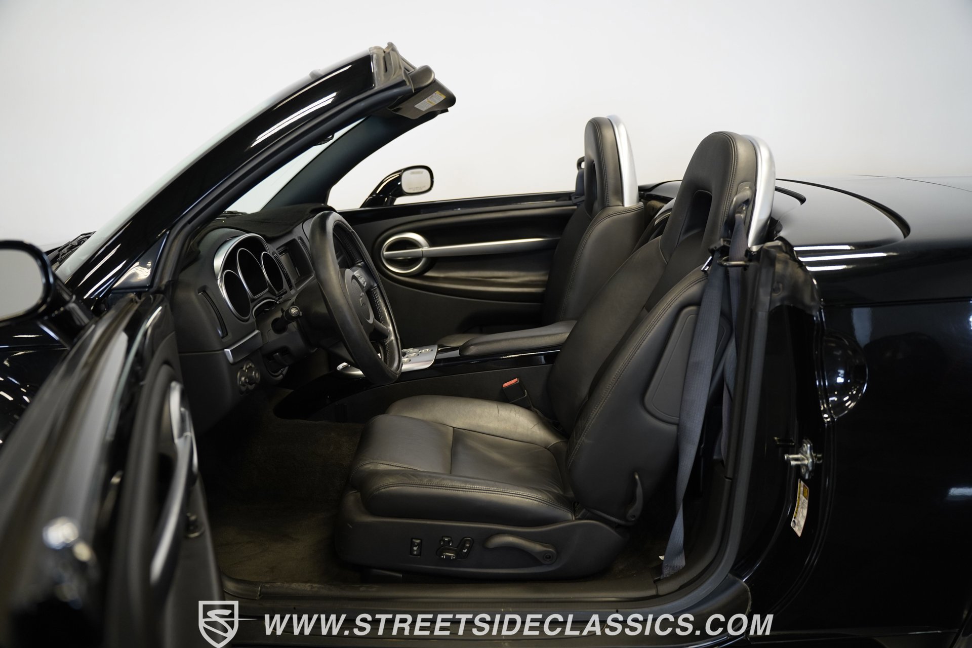Used 2004 Chevrolet SSR w/ Preferred Equipment Group image 3